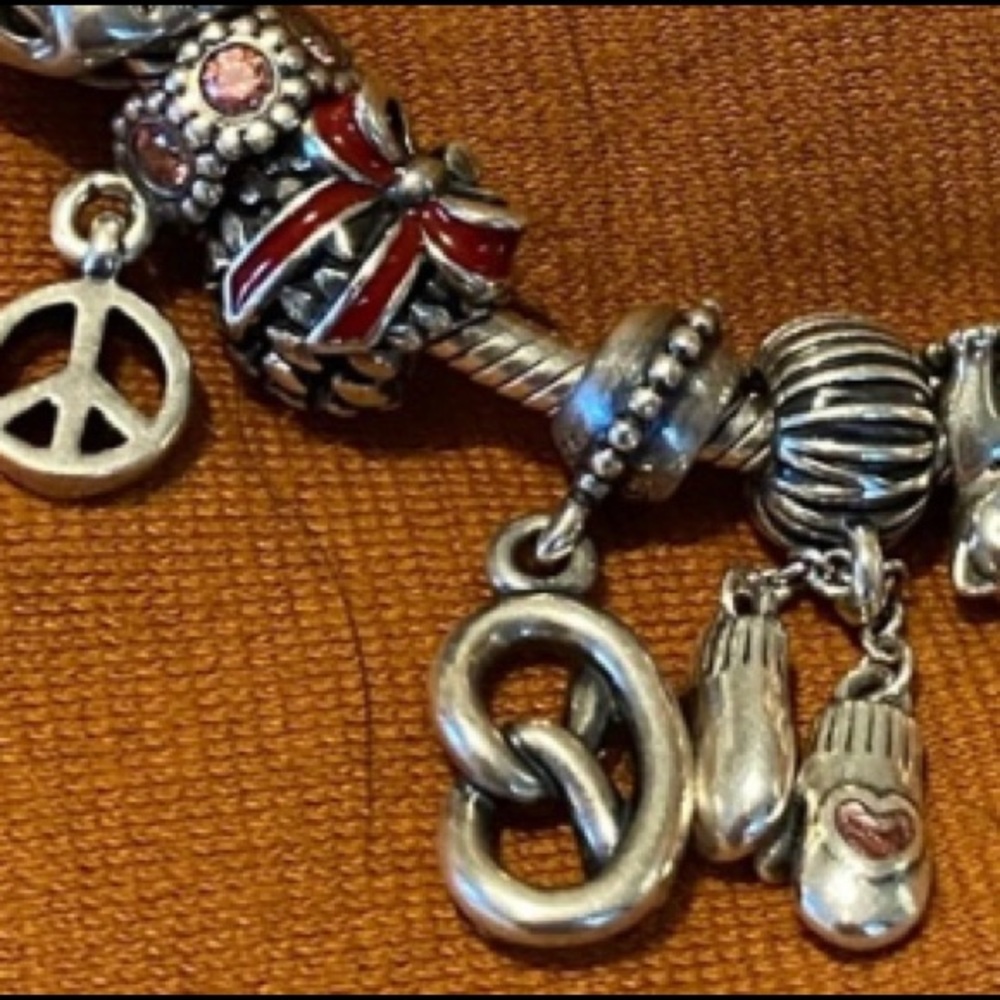 Pretzel charm